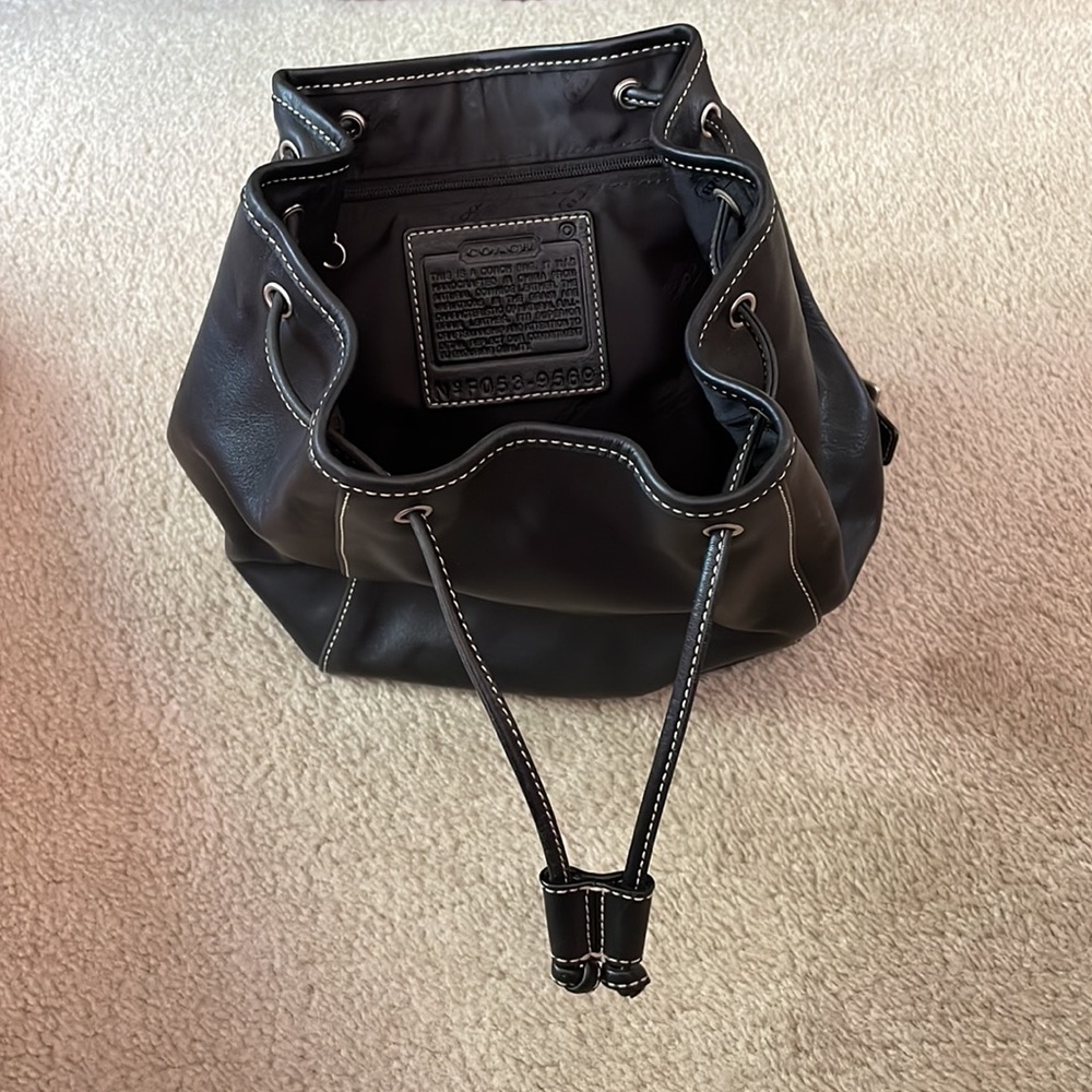 Vintage black coach small leather backpack - Picture 4 of 4
